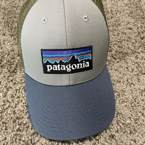 Patagonia low profile snap back hat. Worn once.